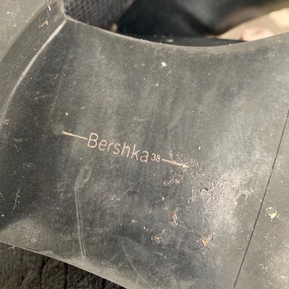 BEAUTIFUL BLACK LEATHER BOOTIES - Picture 4 of 4